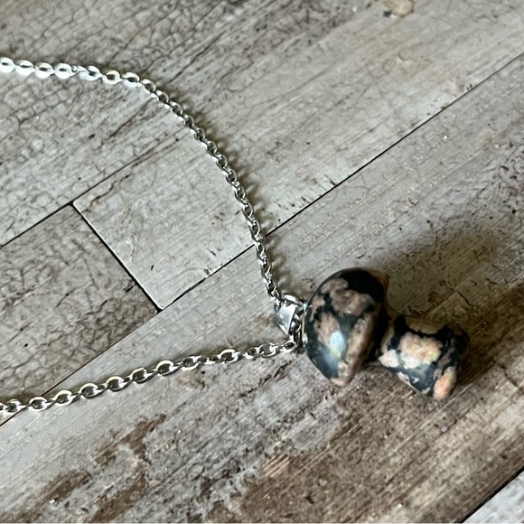 RHODONITE natural polished stone mushroom shaped pendant necklace new NWT boho - Picture 4 of 5